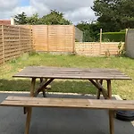 Maisonnette Climatise Avec Terrasse Et Jardin