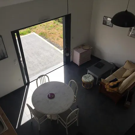 Maisonnette Climatise Avec Terrasse Et Jardin * Sallertaine