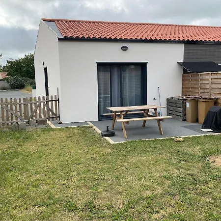 Maisonnette Climatise Avec Terrasse Et Jardin