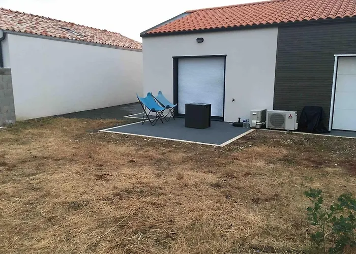 Maisonnette Climatisé Avec Terrasse Et Jardin Sallertaine
