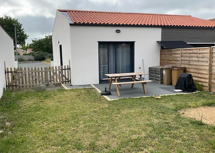 Maisonnette Climatisé Avec Terrasse Et Jardin